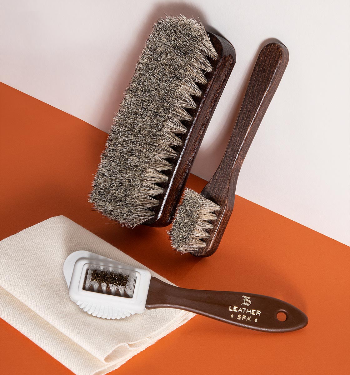 Les Accessoires Leather Spa